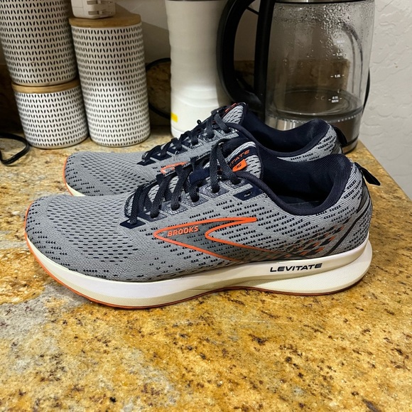 Brooks levitate 5 size 11.5 - Picture 4 of 10
